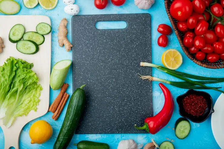 Horeca Hut | Plastic vs Wooden Cutting Boards for Cafe Kitchens: Which One Is Best? plastic vs wooden cutting board